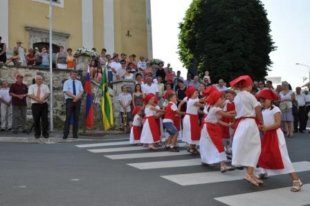 KNOBLEHARJEVO 2012 - Otvoritev ceste in pločnika do osnovne šole Frana Metelka 15